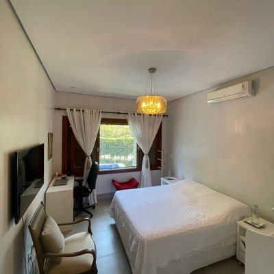 Casa Residencial com 3000m², 3 quartos, 3 suítes, 2 garagens, no bairro Jurerê Internacional em Florianópolis