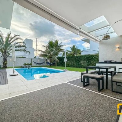 Casa Residencial com 320m², 3 quartos, 2 suítes, 3 garagens, no bairro Jurerê Internacional em Florianópolis