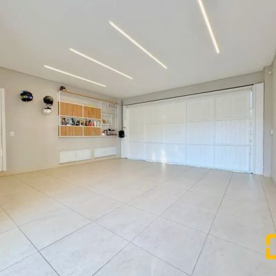 Casa Residencial com 320m², 3 quartos, 2 suítes, 3 garagens, no bairro Jurerê Internacional em Florianópolis