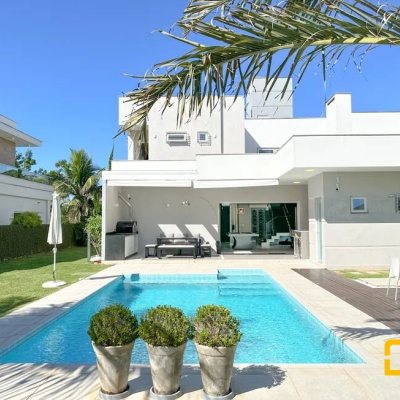 Casa Residencial com 320m², 3 quartos, 2 suítes, 3 garagens, no bairro Jurerê Internacional em Florianópolis