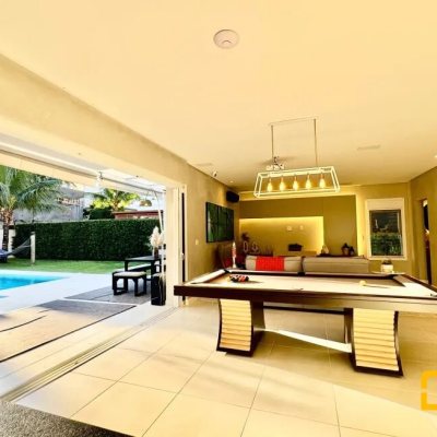 Casa Residencial com 320m², 3 quartos, 2 suítes, 3 garagens, no bairro Jurerê Internacional em Florianópolis