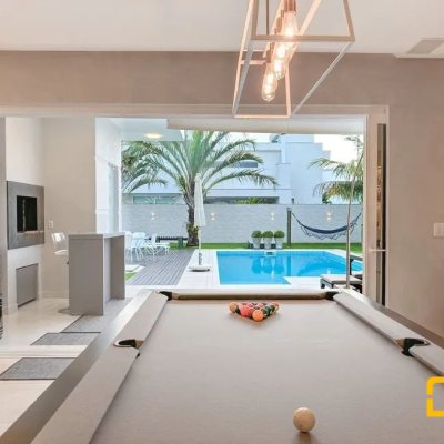 Casa Residencial com 320m², 3 quartos, 2 suítes, 3 garagens, no bairro Jurerê Internacional em Florianópolis