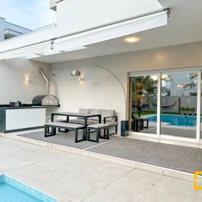 Casa Residencial com 320m², 3 quartos, 2 suítes, 3 garagens, no bairro Jurerê Internacional em Florianópolis