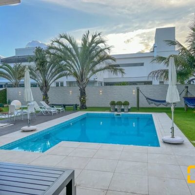 Casa Residencial com 320m², 3 quartos, 2 suítes, 3 garagens, no bairro Jurerê Internacional em Florianópolis