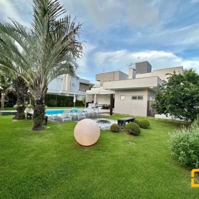 Casa Residencial com 320m², 3 quartos, 2 suítes, 3 garagens, no bairro Jurerê Internacional em Florianópolis