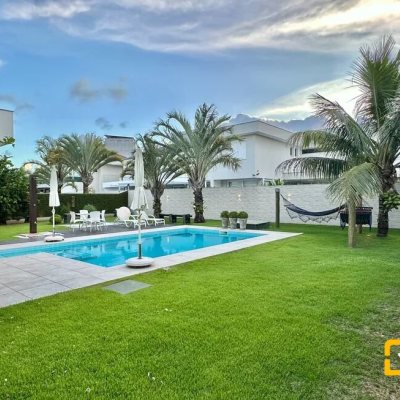 Casa Residencial com 320m², 3 quartos, 2 suítes, 3 garagens, no bairro Jurerê Internacional em Florianópolis