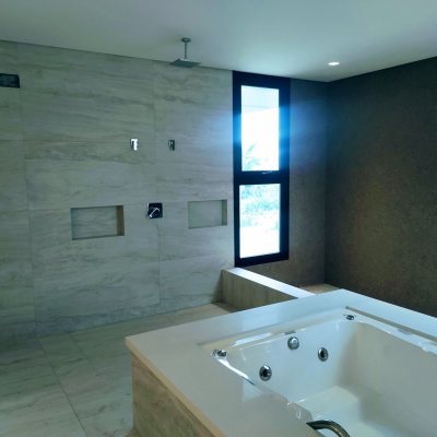 Casa Residencial com 700m², 5 quartos, 5 suítes, 6 garagens, no bairro Jurerê Internacional em Florianópolis