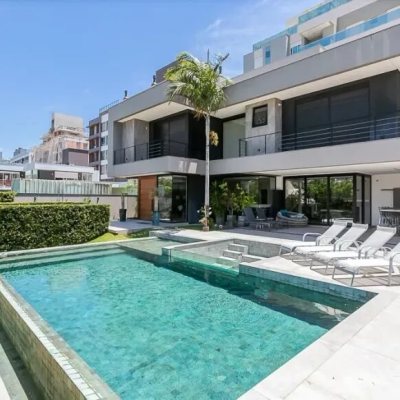 Casa Residencial com 460m², 5 quartos, 5 suítes, 2 garagens, no bairro Jurerê Internacional em Florianópolis