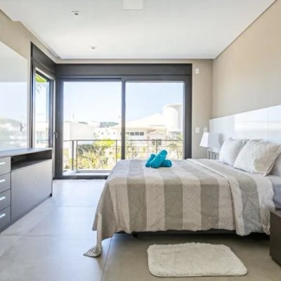 Casa Residencial com 460m², 5 quartos, 5 suítes, 2 garagens, no bairro Jurerê Internacional em Florianópolis