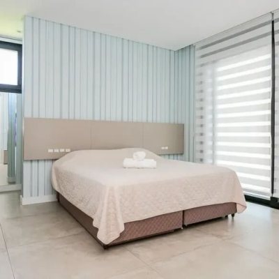 Casa Residencial com 460m², 5 quartos, 5 suítes, 2 garagens, no bairro Jurerê Internacional em Florianópolis