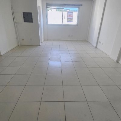Sala com 41m², no bairro Córrego Grande em Florianópolis