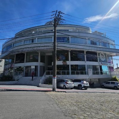 Sala com 41m², no bairro Córrego Grande em Florianópolis