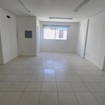 Sala com 41m², no bairro Córrego Grande em Florianópolis