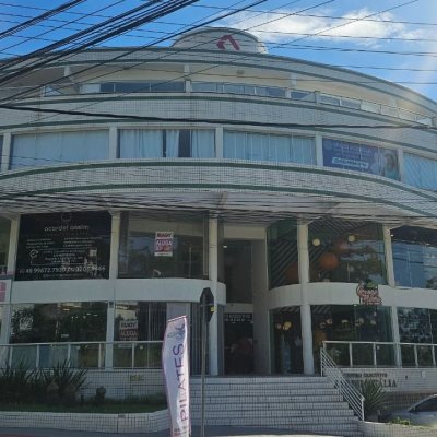 Sala com 41m², no bairro Córrego Grande em Florianópolis