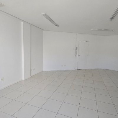 Sala com 41m², no bairro Córrego Grande em Florianópolis