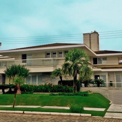 Casa Residencial com 1050m², 4 quartos (sendo 4 suítes), 5 garagens, no bairro Jurerê Internacional em Florianópolis