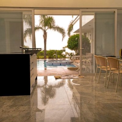 Casa Residencial com 1050m², 4 quartos (sendo 4 suítes), 5 garagens, no bairro Jurerê Internacional em Florianópolis