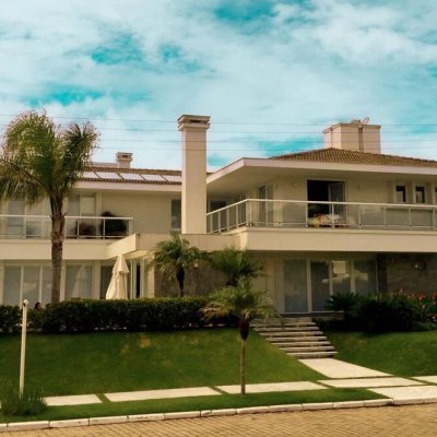 Casa Residencial com 1050m², 4 quartos (sendo 4 suítes), 5 garagens, no bairro Jurerê Internacional em Florianópolis