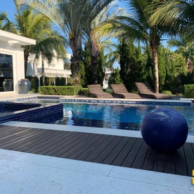 Casa Residencial com 1200m², 5 quartos, 5 suítes, 6 garagens, no bairro Jurerê Internacional em Florianópolis