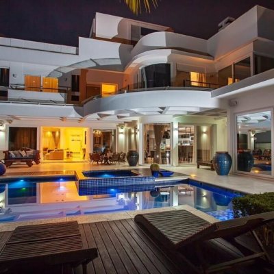 Casa Residencial com 1200m², 5 quartos, 5 suítes, 6 garagens, no bairro Jurerê Internacional em Florianópolis