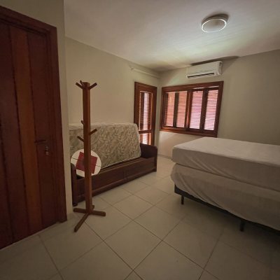 Casa Residencial com 300m², 4 quartos, 4 suítes, 4 garagens, no bairro Jurerê Internacional em Florianópolis