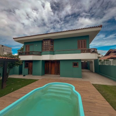 Casa Residencial com 300m², 4 quartos, 4 suítes, 4 garagens, no bairro Jurerê Internacional em Florianópolis