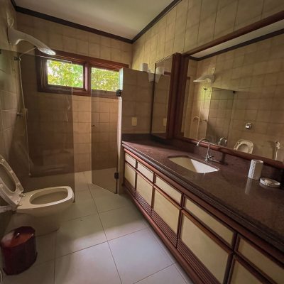 Casa Residencial com 300m², 4 quartos, 4 suítes, 4 garagens, no bairro Jurerê Internacional em Florianópolis