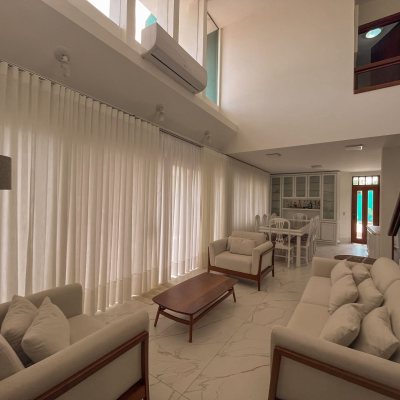 Casa Residencial com 300m², 4 quartos, 4 suítes, 4 garagens, no bairro Jurerê Internacional em Florianópolis