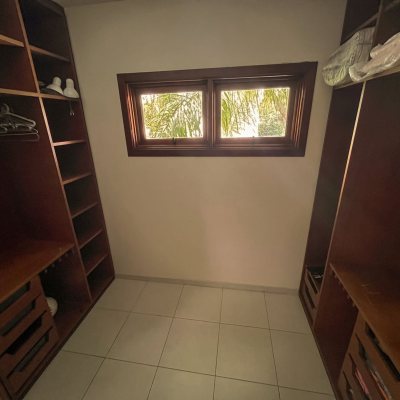 Casa Residencial com 300m², 4 quartos, 4 suítes, 4 garagens, no bairro Jurerê Internacional em Florianópolis