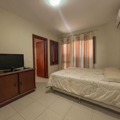 Casa Residencial com 300m², 4 quartos, 4 suítes, 4 garagens, no bairro Jurerê Internacional em Florianópolis