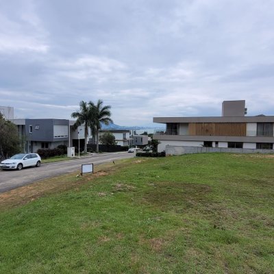 Terrenos Residenciais com 762m², no bairro Cacupé em Florianópolis
