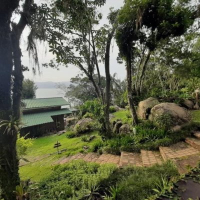 Pousada com 213m², 6 quartos (sendo 1 suíte), no bairro Jurerê Internacional em Florianópolis