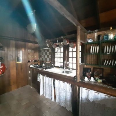 Pousada com 213m², 6 quartos (sendo 1 suíte), no bairro Jurerê Internacional em Florianópolis