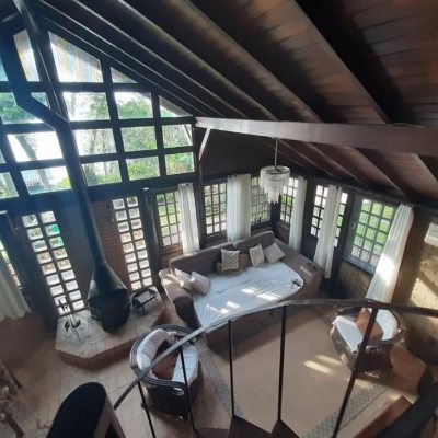 Pousada com 213m², 6 quartos (sendo 1 suíte), no bairro Jurerê Internacional em Florianópolis