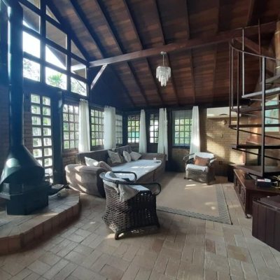 Pousada com 213m², 6 quartos (sendo 1 suíte), no bairro Jurerê Internacional em Florianópolis