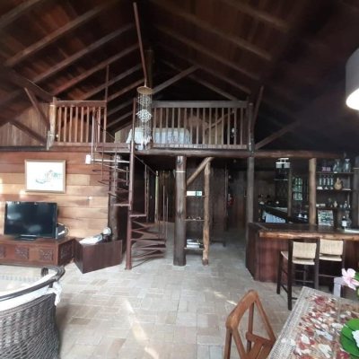 Pousada com 213m², 6 quartos (sendo 1 suíte), no bairro Jurerê Internacional em Florianópolis