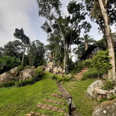 Pousada com 213m², 6 quartos (sendo 1 suíte), no bairro Jurerê Internacional em Florianópolis