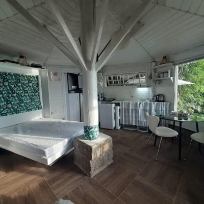 Pousada com 213m², 6 quartos (sendo 1 suíte), no bairro Jurerê Internacional em Florianópolis