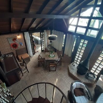 Pousada com 213m², 6 quartos (sendo 1 suíte), no bairro Jurerê Internacional em Florianópolis