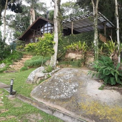 Pousada com 213m², 6 quartos (sendo 1 suíte), no bairro Jurerê Internacional em Florianópolis