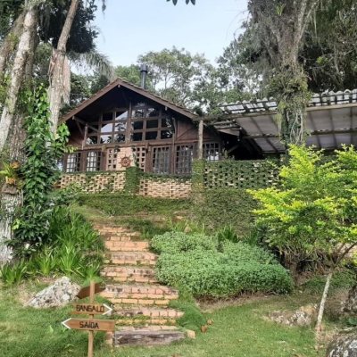Pousada com 213m², 6 quartos (sendo 1 suíte), no bairro Jurerê Internacional em Florianópolis