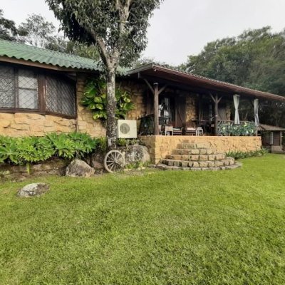 Pousada com 213m², 6 quartos (sendo 1 suíte), no bairro Jurerê Internacional em Florianópolis