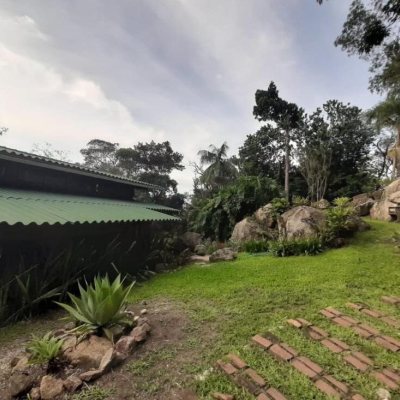 Pousada com 213m², 6 quartos (sendo 1 suíte), no bairro Jurerê Internacional em Florianópolis