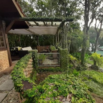 Pousada com 213m², 6 quartos (sendo 1 suíte), no bairro Jurerê Internacional em Florianópolis