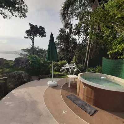 Pousada com 213m², 6 quartos (sendo 1 suíte), no bairro Jurerê Internacional em Florianópolis