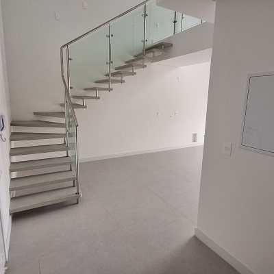 Apartamentos com 74m², 2 quartos, 2 suítes, 2 garagens, no bairro Jurerê Internacional em Florianópolis