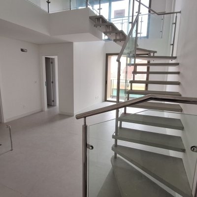 Apartamentos com 74m², 2 quartos, 2 suítes, 2 garagens, no bairro Jurerê Internacional em Florianópolis