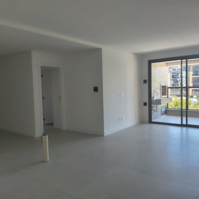 Apartamentos com 120m², 3 quartos, 3 suítes, 2 garagens, no bairro Jurerê Internacional em Florianópolis
