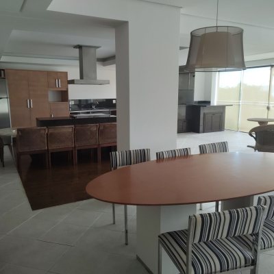 Apartamentos com 165m², 3 quartos (sendo 2 suítes), 2 garagens, no bairro Jurerê em Florianópolis