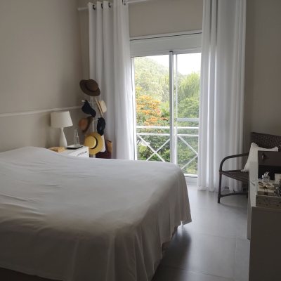 Apartamentos com 165m², 3 quartos (sendo 2 suítes), 2 garagens, no bairro Jurerê em Florianópolis